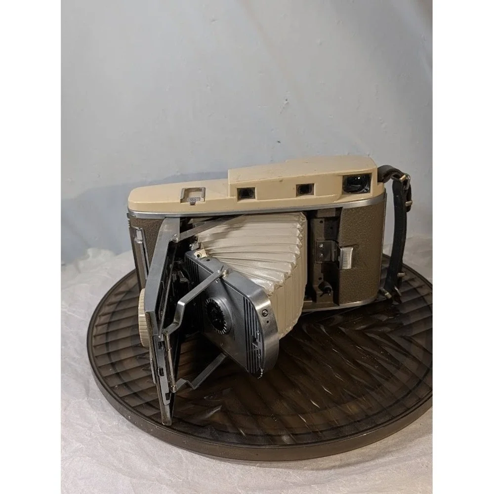 Vintage Polaroid Land Camera Model 800 Folding Instant Camera Tan Brown‎ Retro